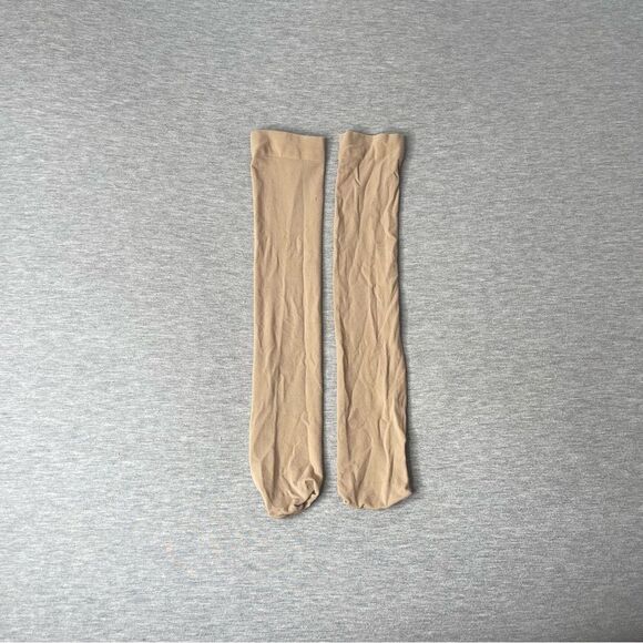 Hanes Women’s Light Nude Knee High Socks - Picture 1 of 3